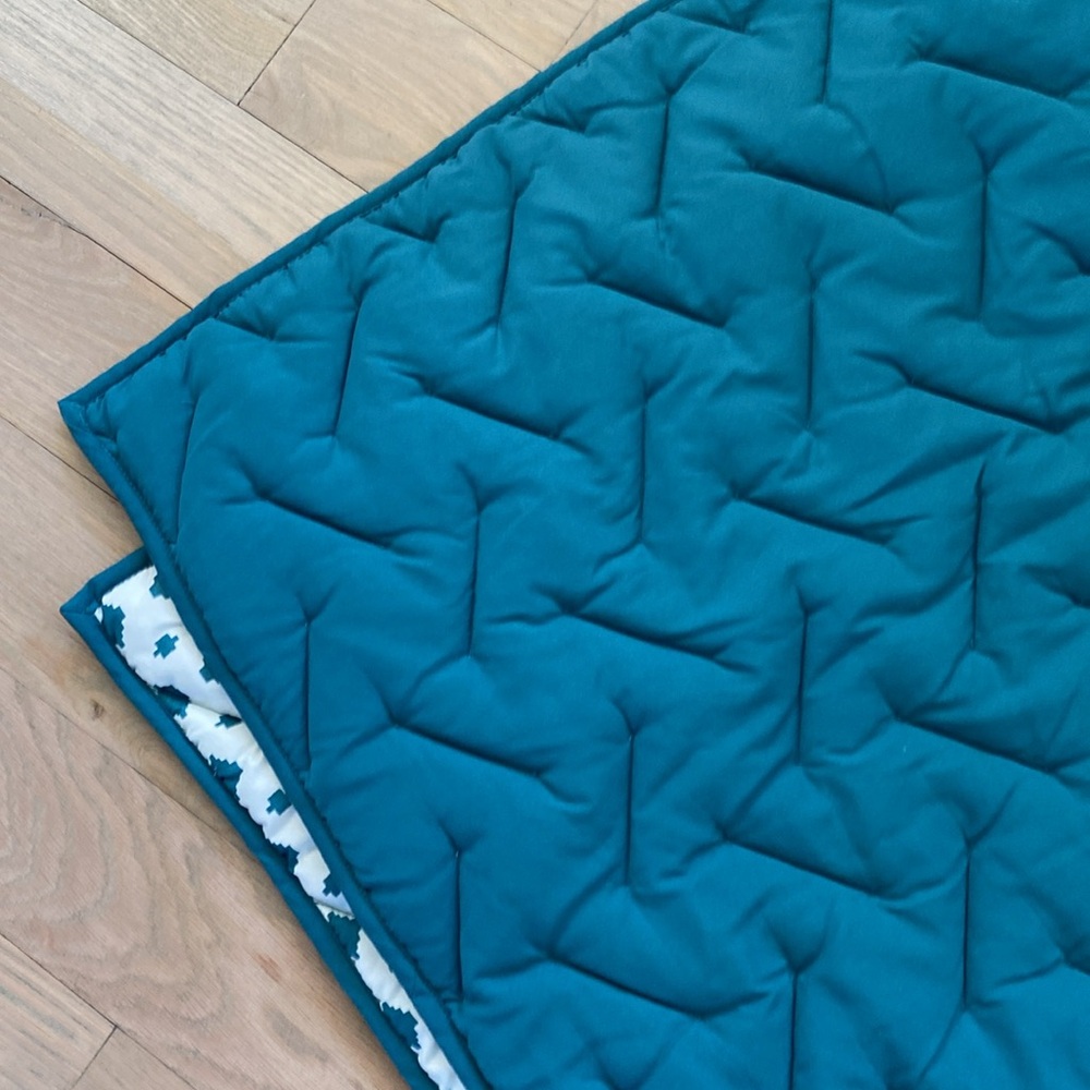 Room Essentials Reversible Comforter - Picture 2 of 6